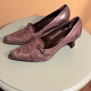 San Marina Paris Vintage-inspired Pointed-Toe Heels